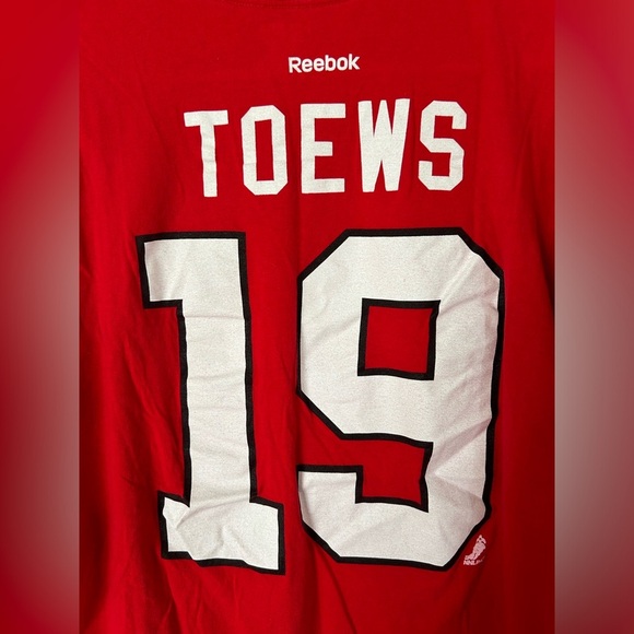 Reebok Chicago Blackhawks J. Toews Youth Red T-Shirt - Picture 7 of 7